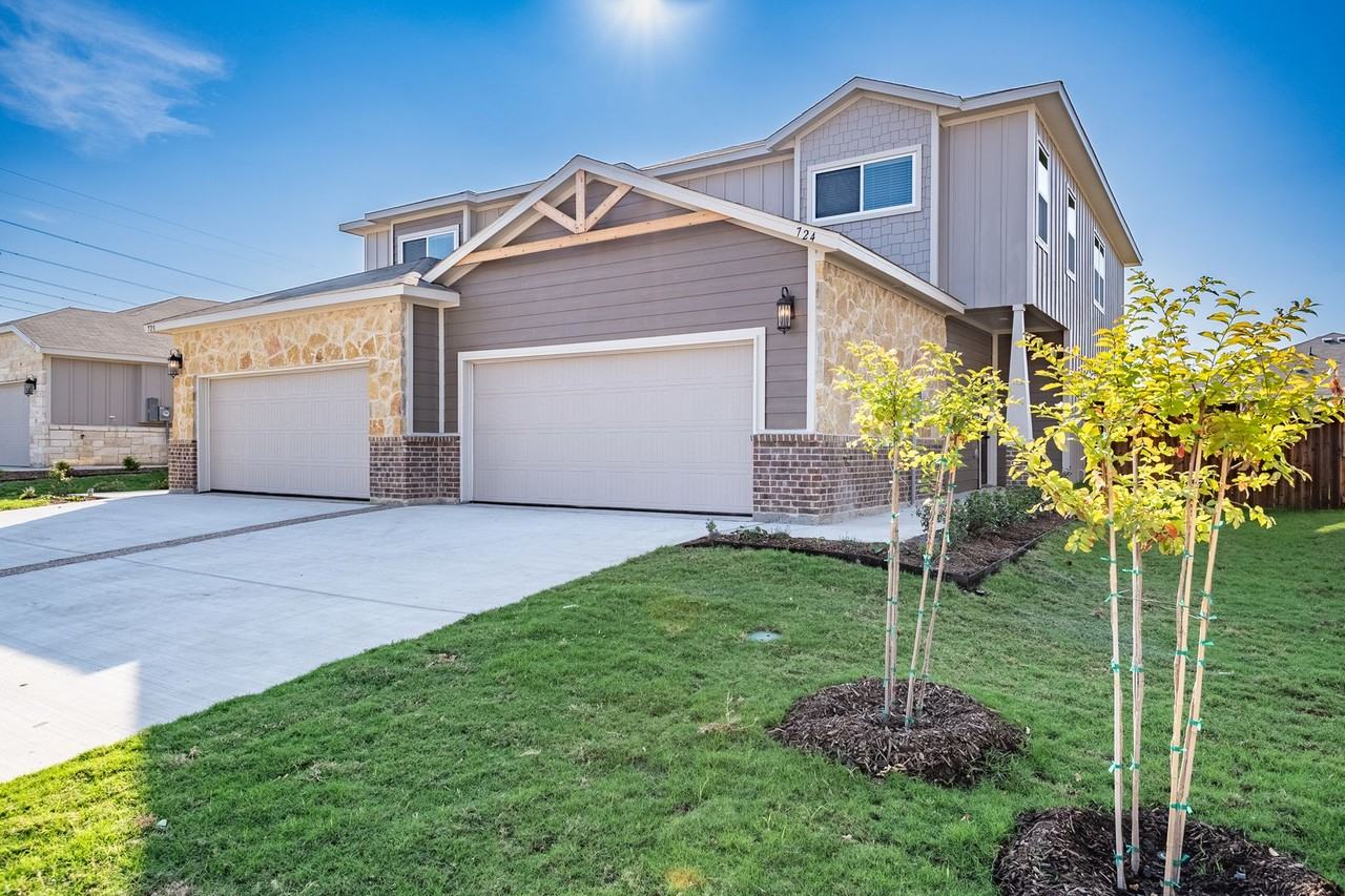 724 Wheatfield Dr - Photo 3 of 27