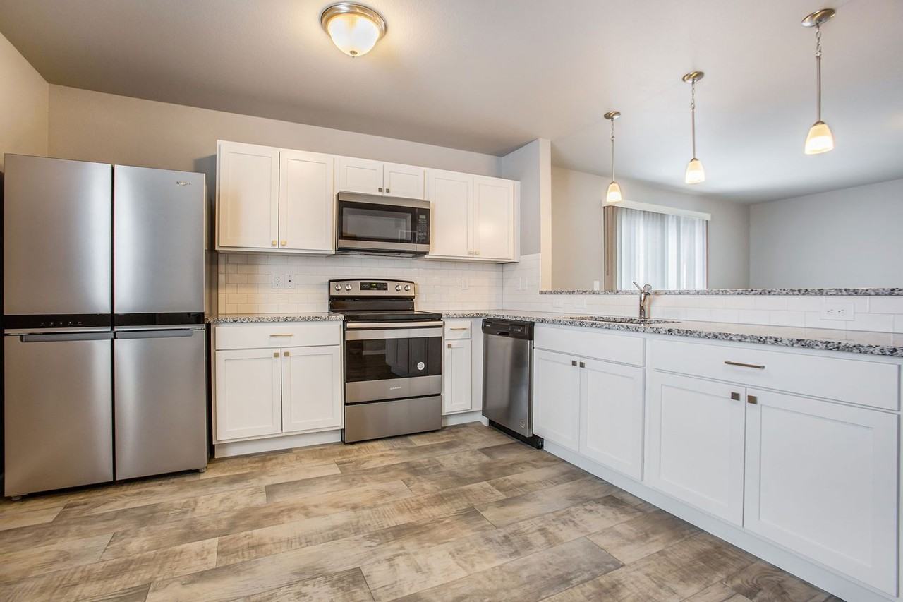 2401 Richardson Ct - Photo 2 of 23