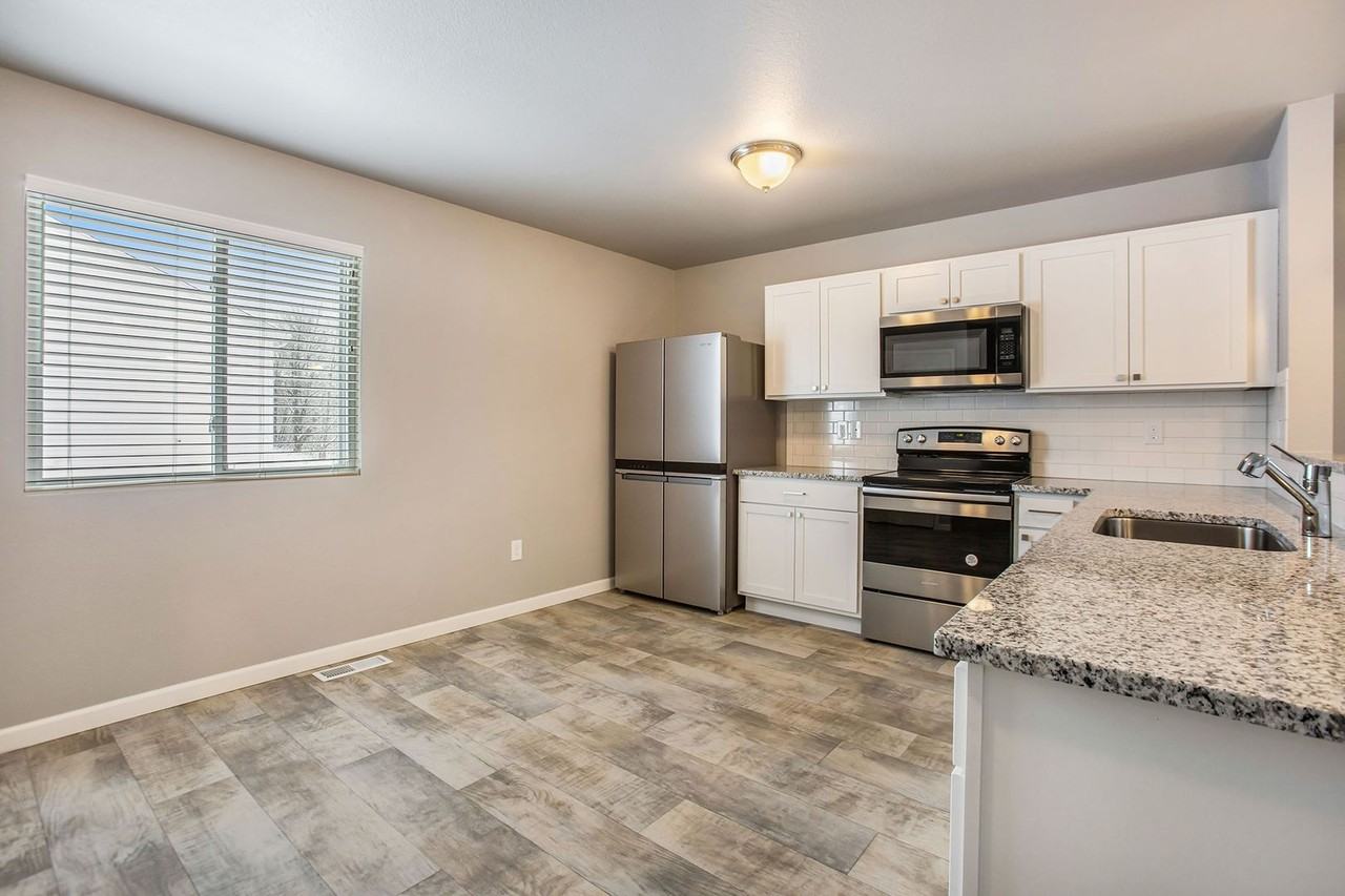 2401 Richardson Ct - Photo 4 of 23