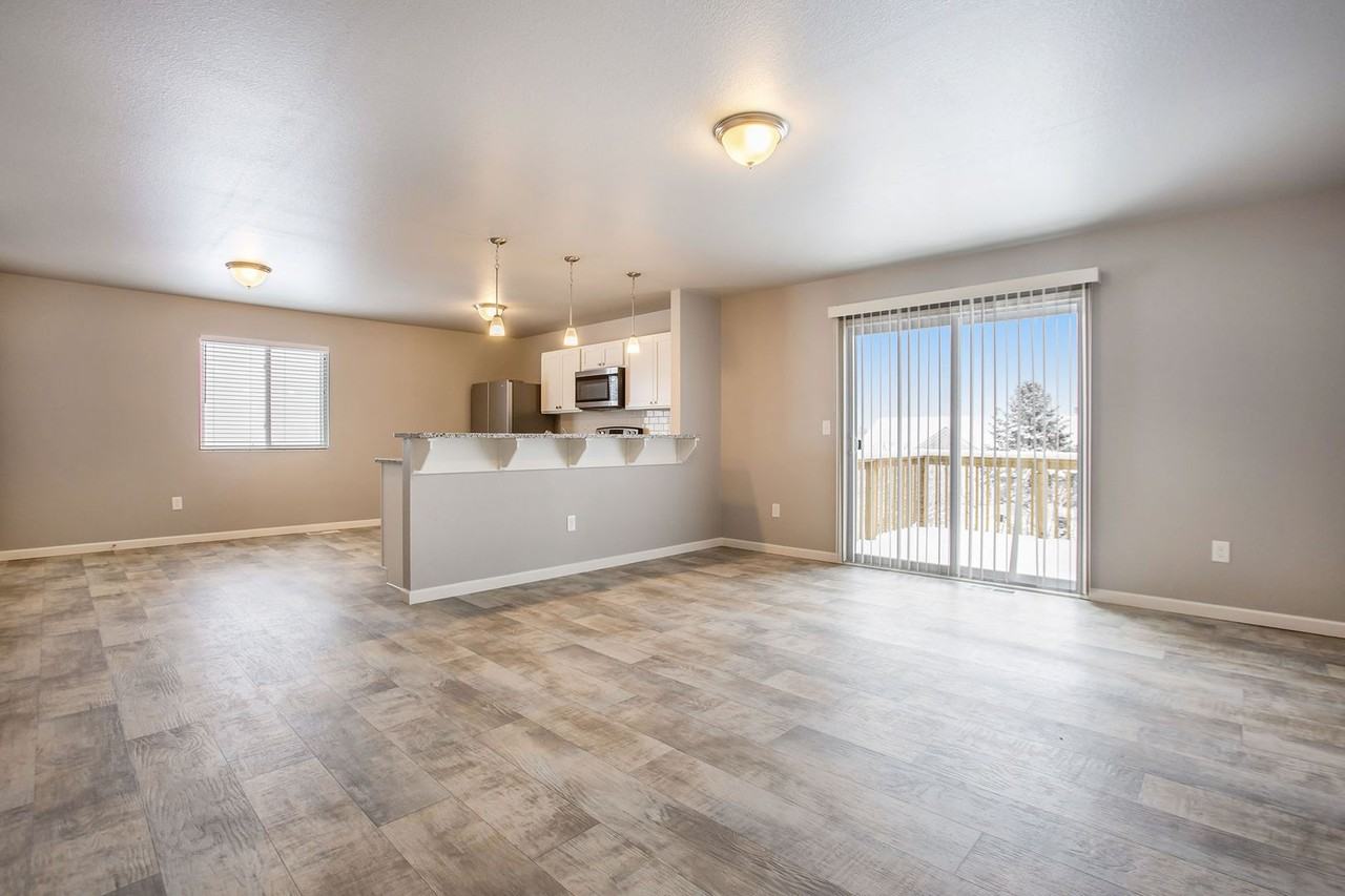 2401 Richardson Ct - Photo 5 of 23