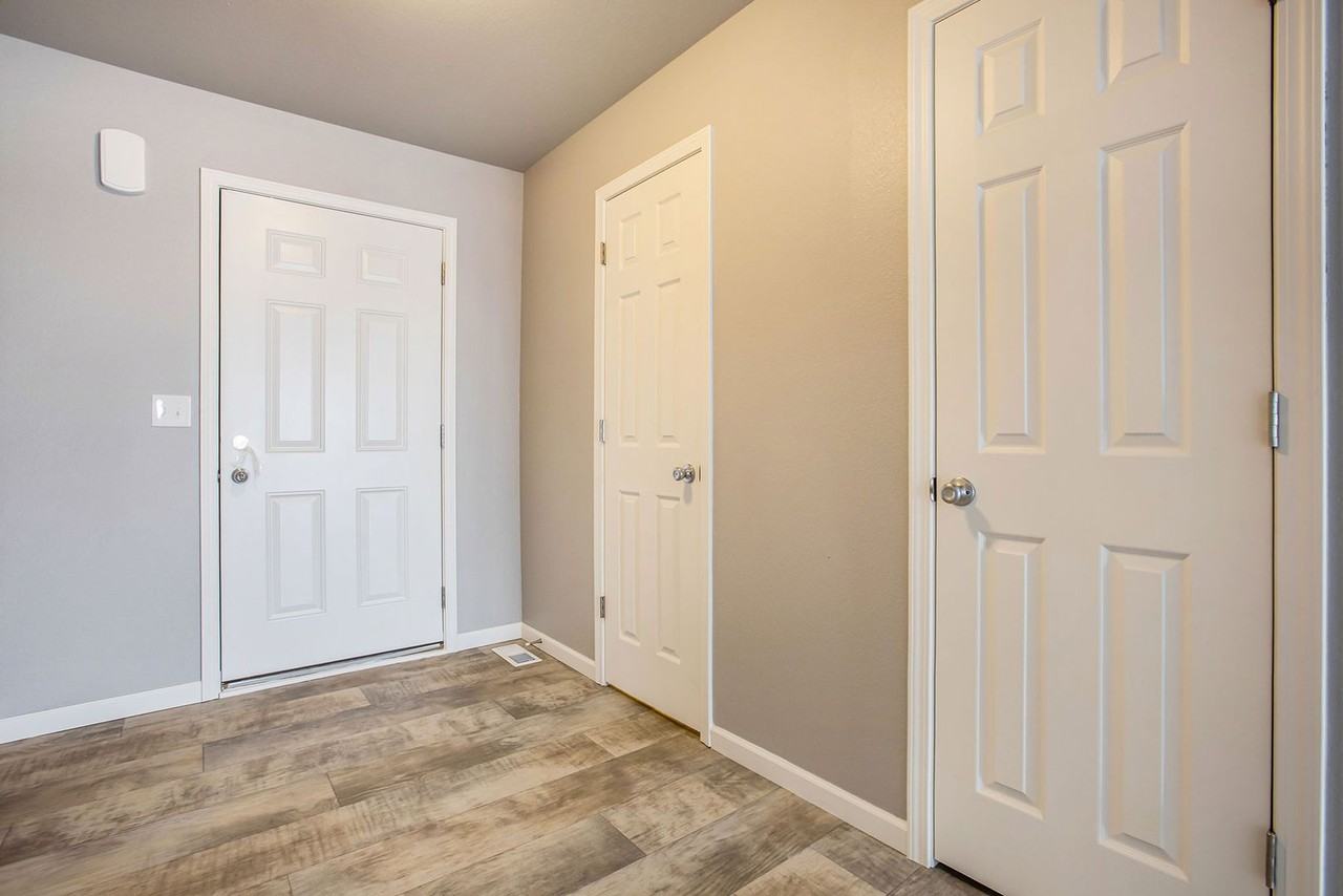 2401 Richardson Ct - Photo 6 of 23