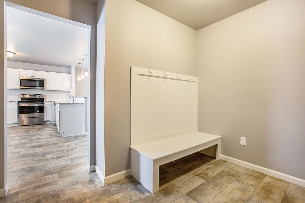 2401 Richardson Ct - Photo 7 of 23