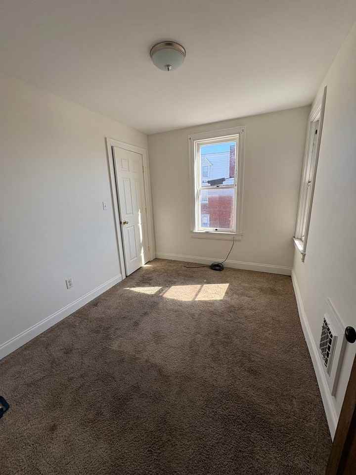 1300 W Poplar St - Photo 2 of 14