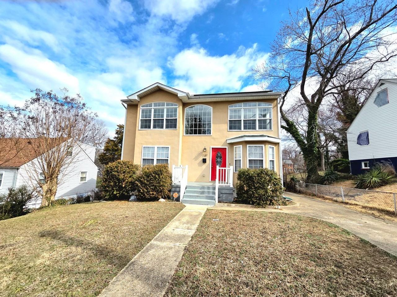 137 S Huron Dr - Photo 2 of 31