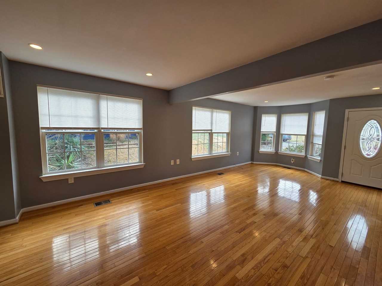 137 S Huron Dr - Photo 3 of 31