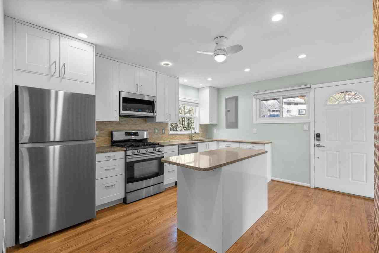 211 Nimitz Ave - Photo 3 of 33