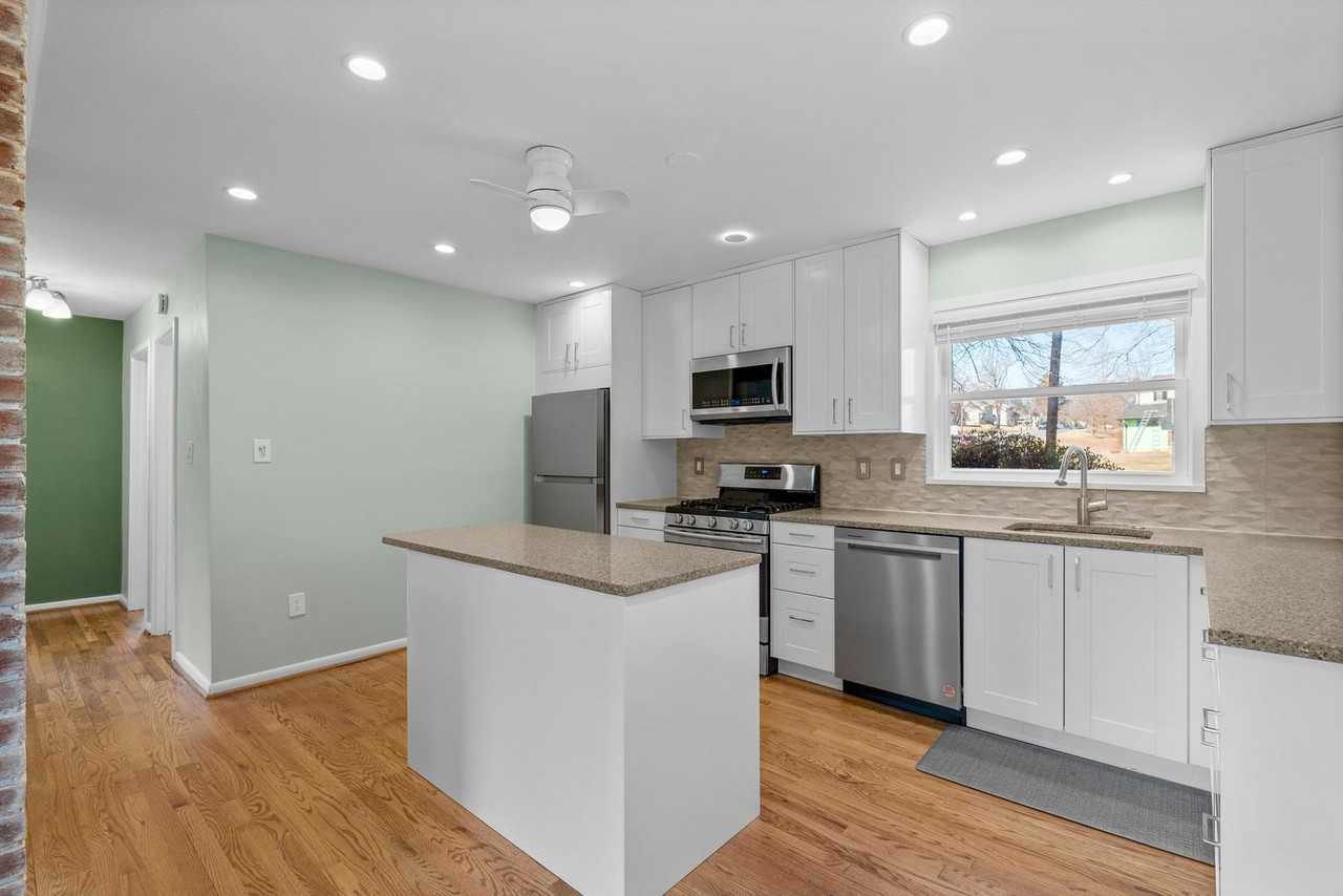 211 Nimitz Ave - Photo 4 of 33