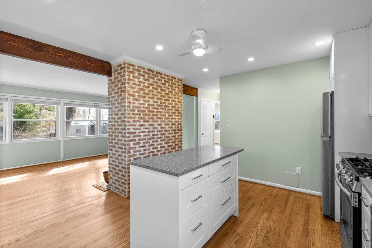 211 Nimitz Ave - Photo 6 of 33