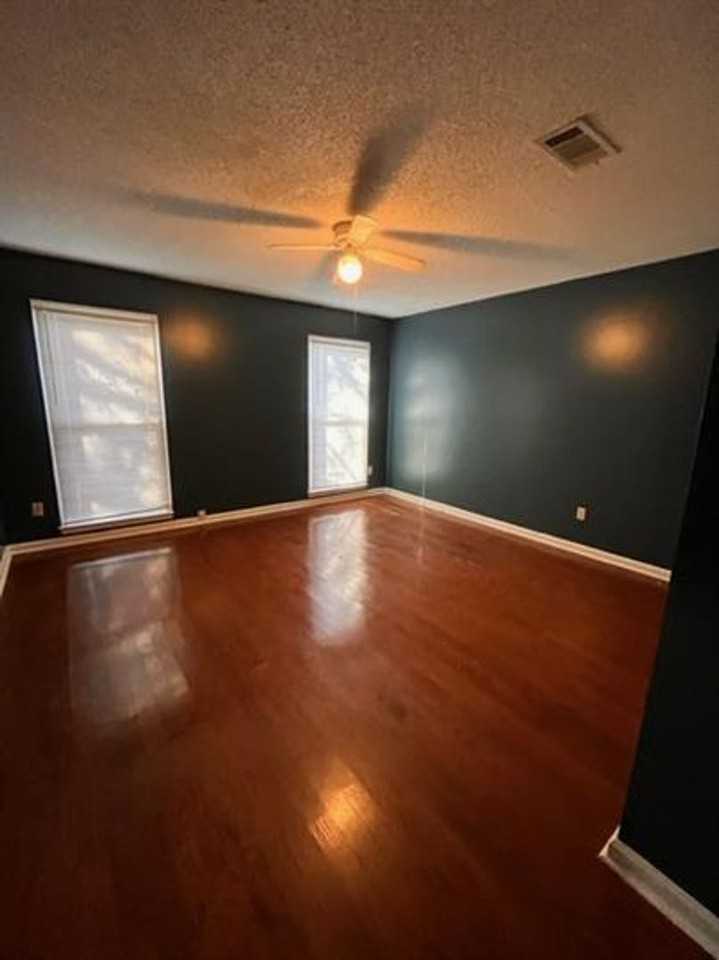 4033 Muirfield Dr - Photo 2 of 11