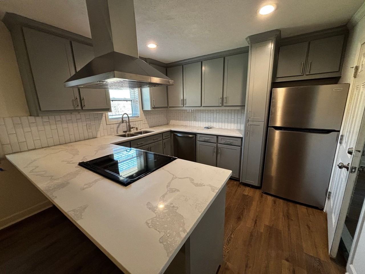 151 S Taylor Ln - Photo 3 of 15