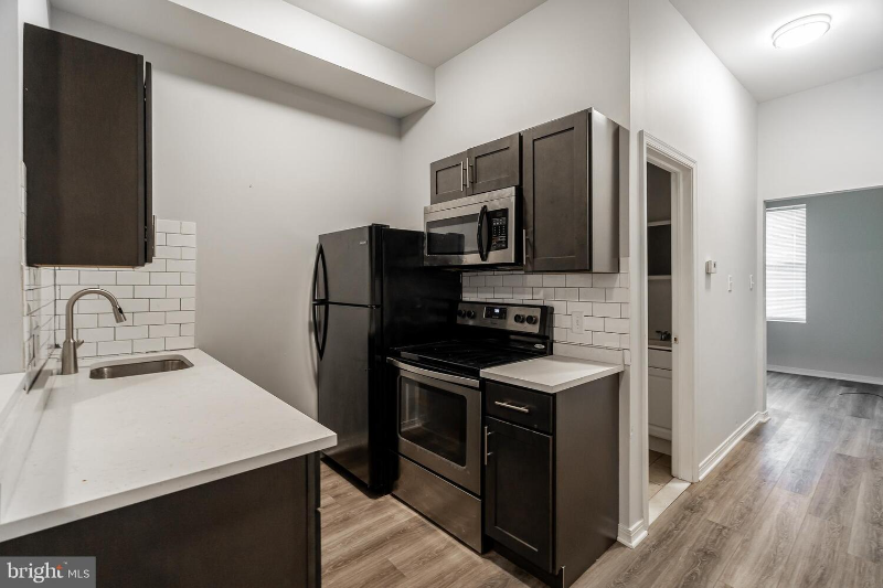 606 N Union St - Photo 6 of 8