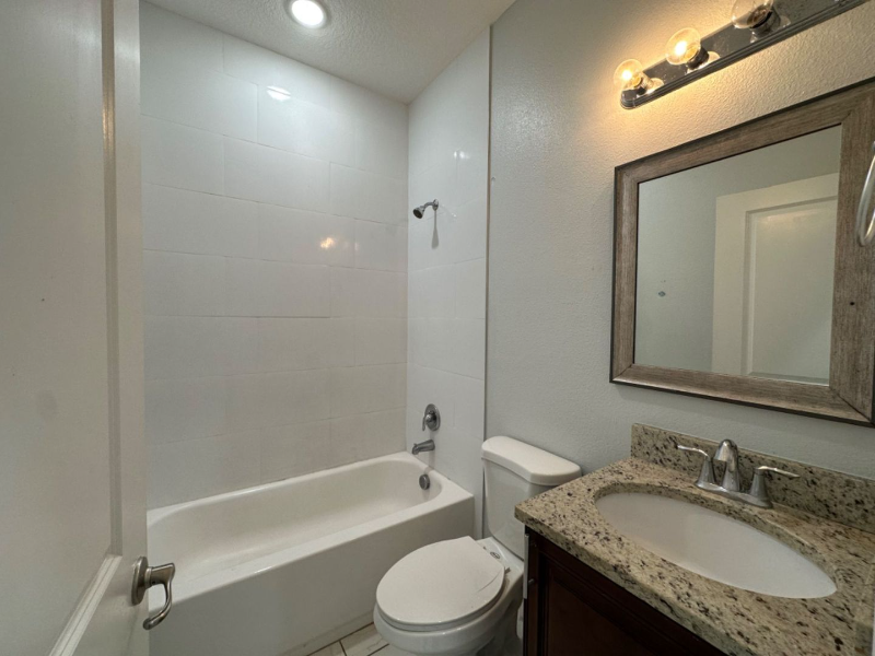 156 Yak Ct #B - Photo 2 of 12