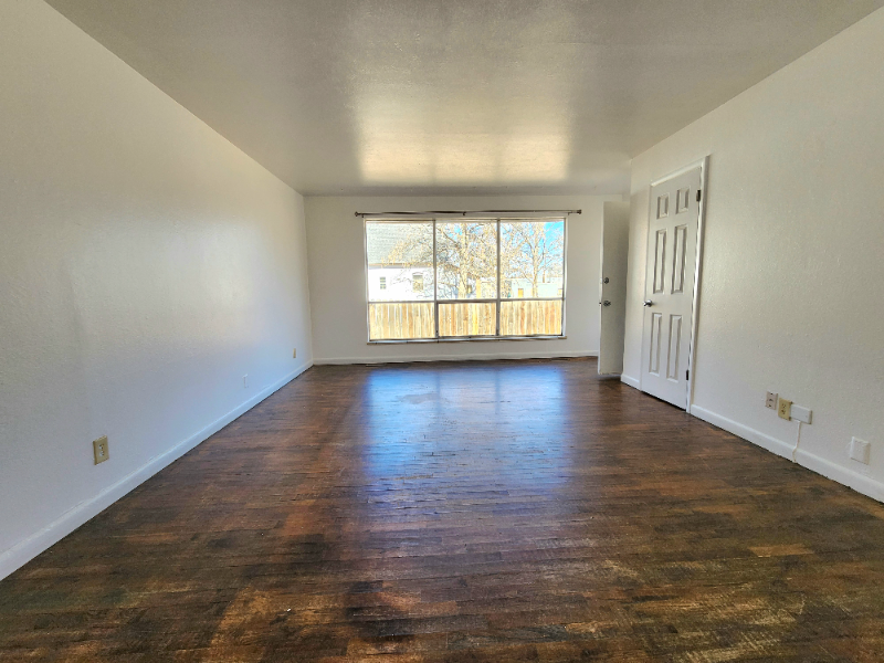 1018 Palmer Ave - Photo 3 of 15