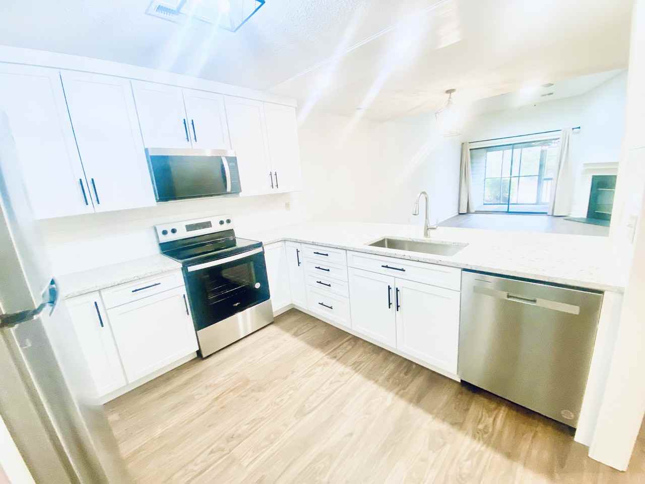 311 N Cardinal Dr - Photo 3 of 21