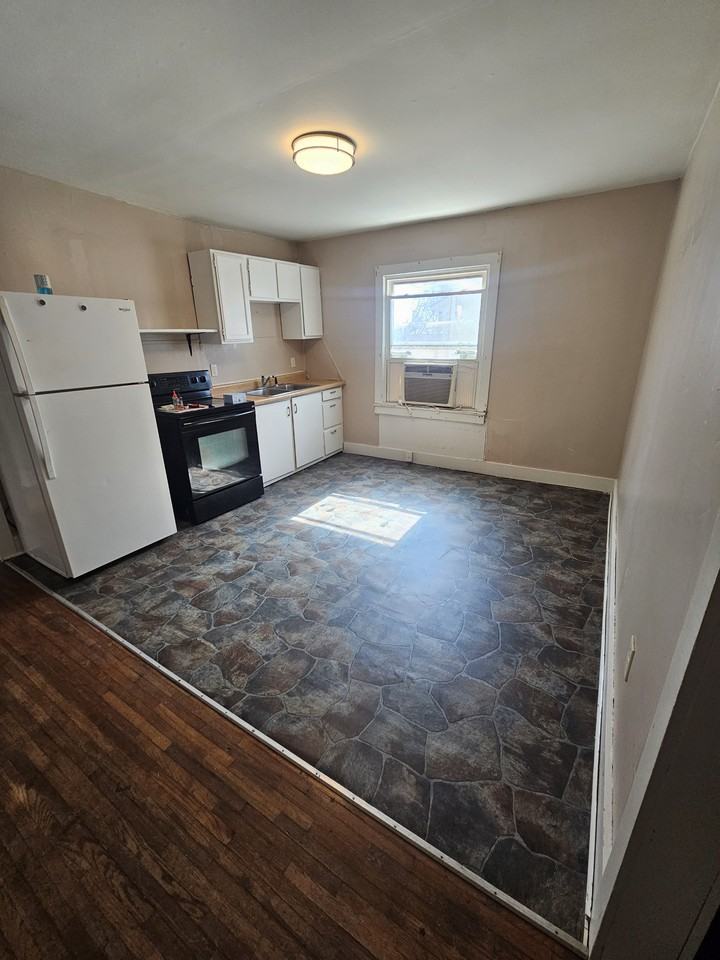 416 S 4th St #B - Photo 3 of 4