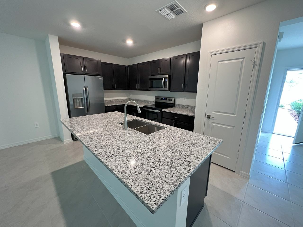 758 Stoney Point Cir - Photo 3 of 18