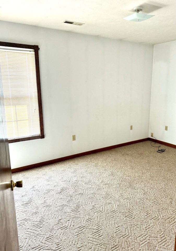 740 20th St - Photo 3 of 6