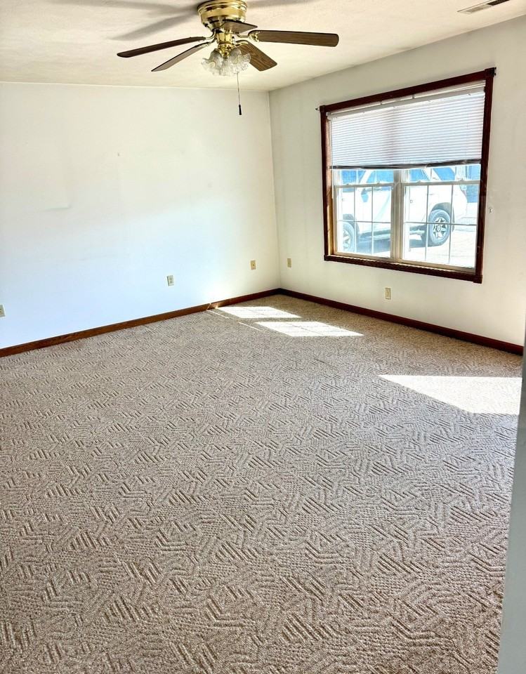 740 20th St - Photo 4 of 6