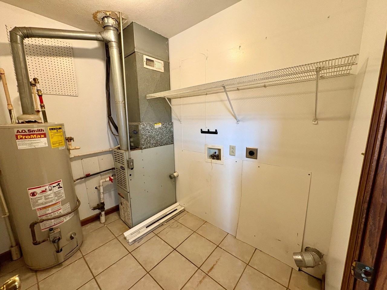 740 20th St - Photo 5 of 6