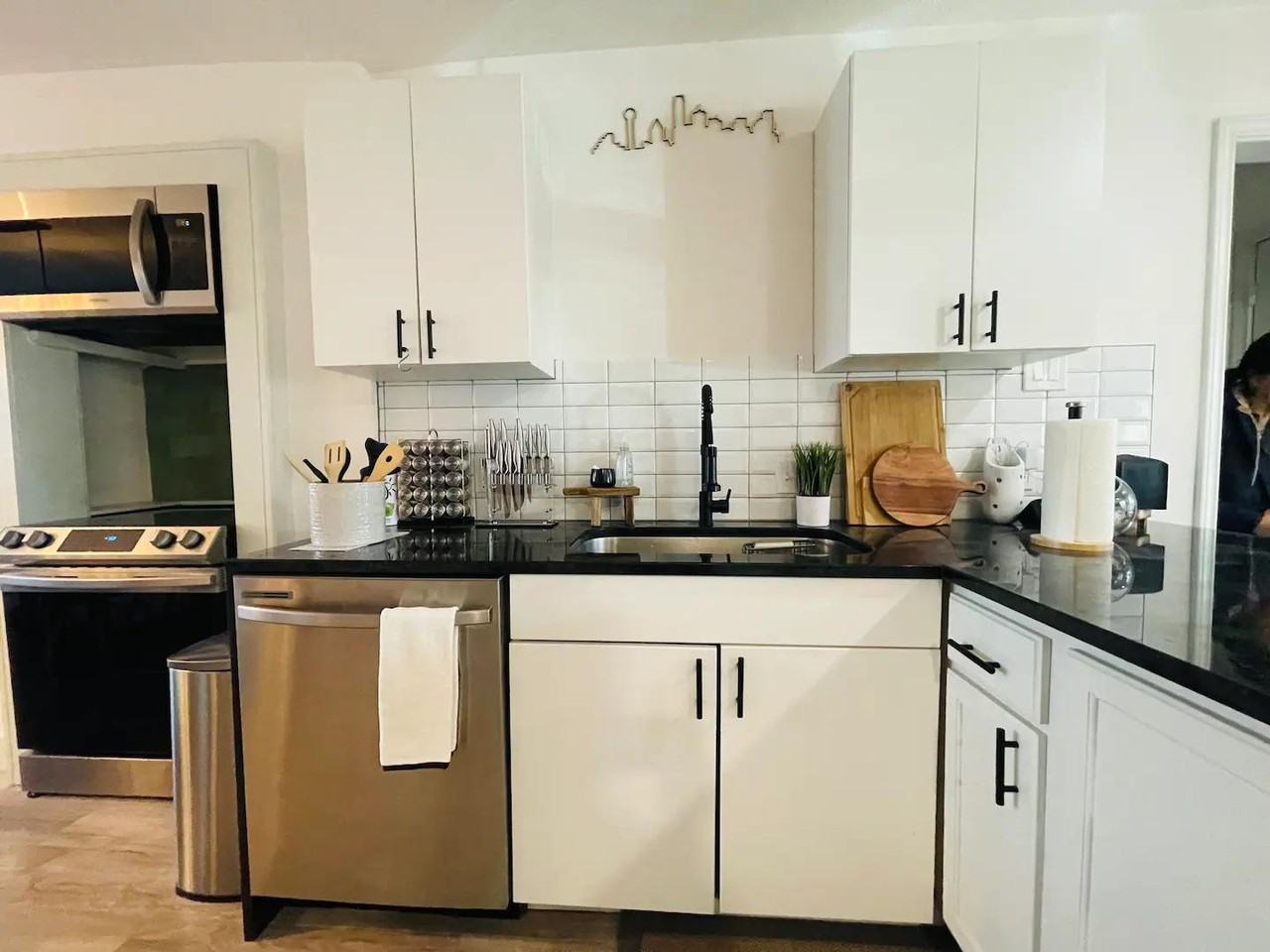 S Edgefield Ave - Photo 5 of 19