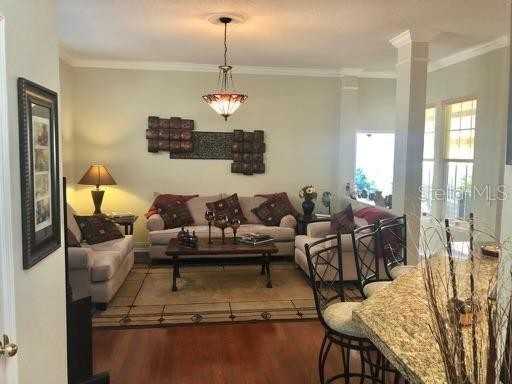 806 Rosa St - Photo 4 of 50