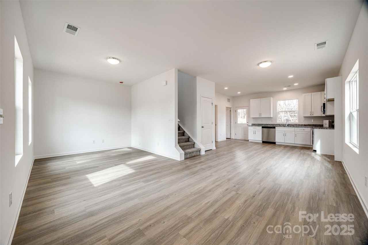 205 Benfield Rd - Photo 4 of 26