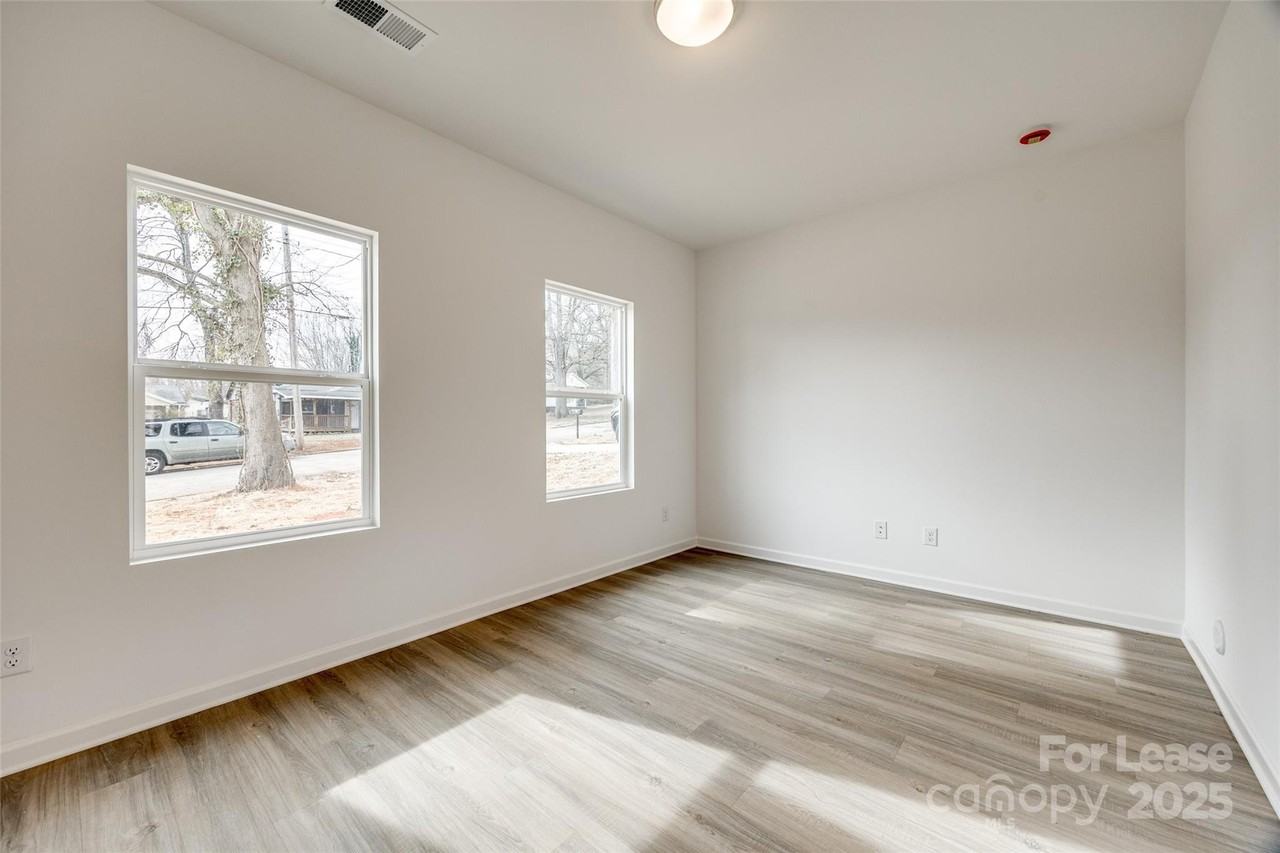 205 Benfield Rd - Photo 5 of 26