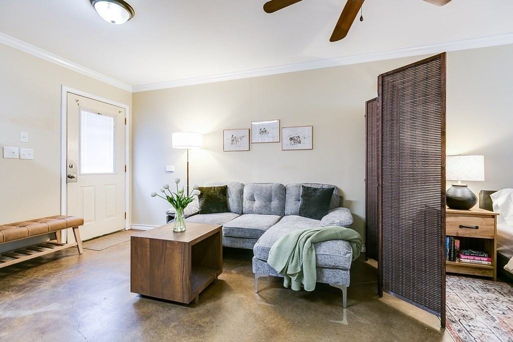 350 W Avenue L - Photo 5 of 19