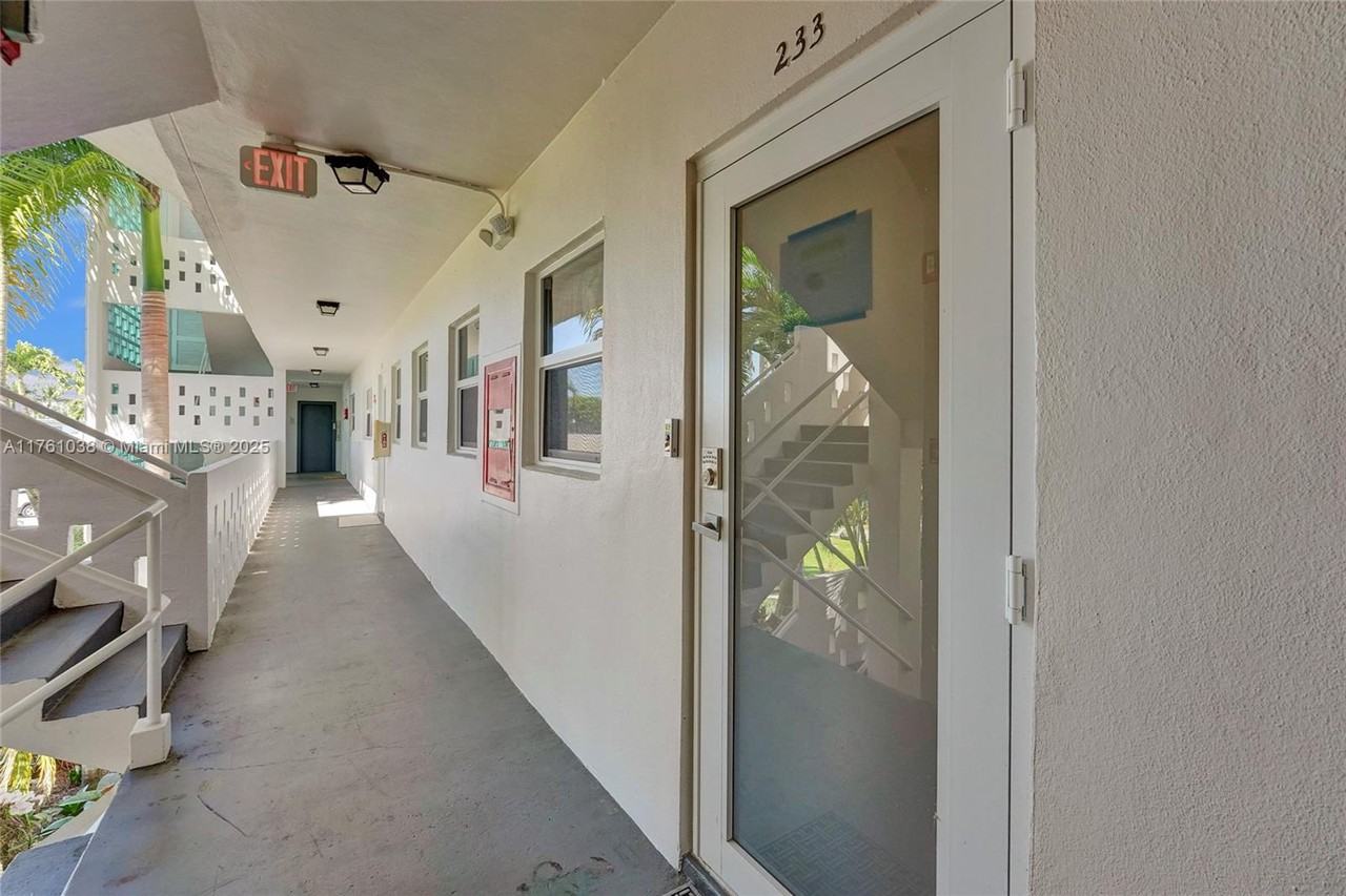 180 Isle Of Venice Dr - Photo 2 of 44