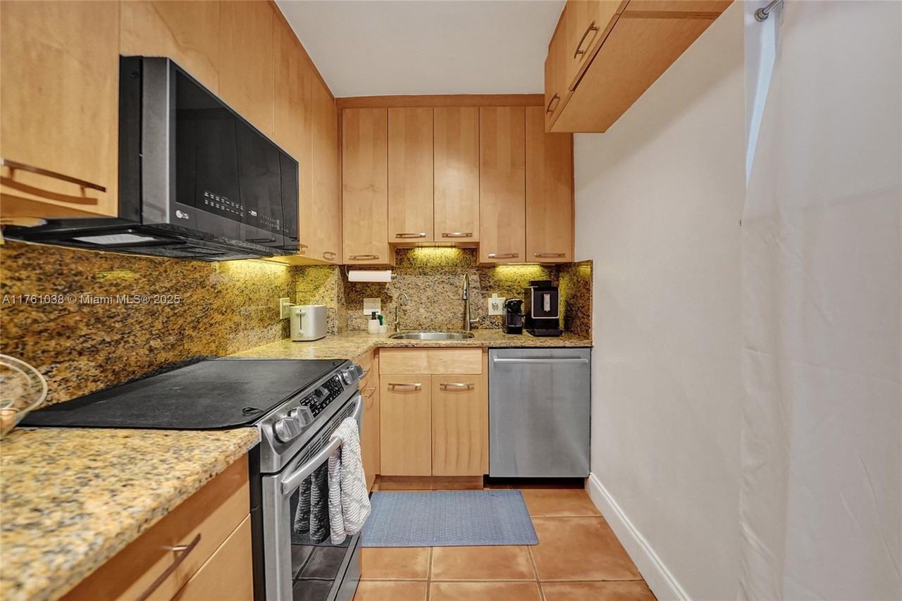 180 Isle Of Venice Dr - Photo 4 of 44