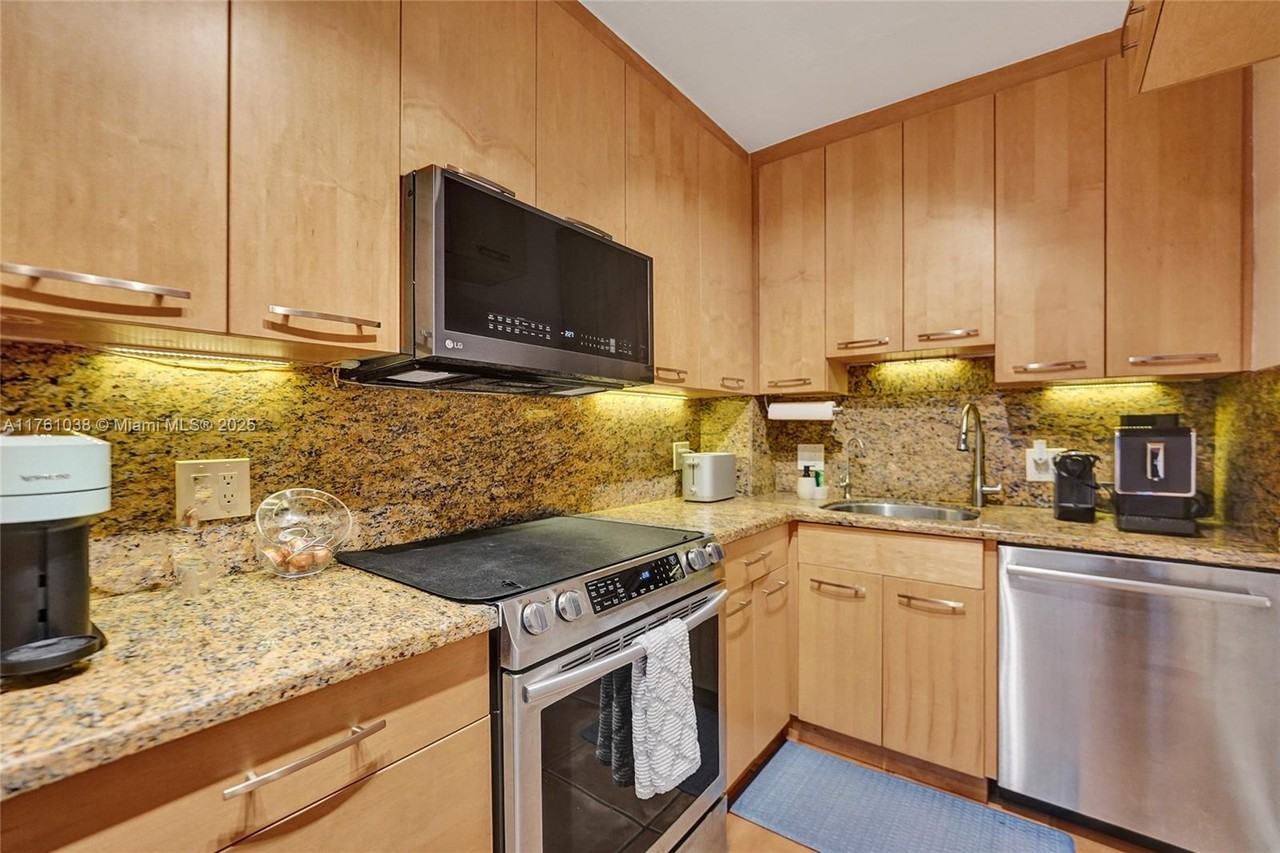 180 Isle Of Venice Dr - Photo 5 of 44