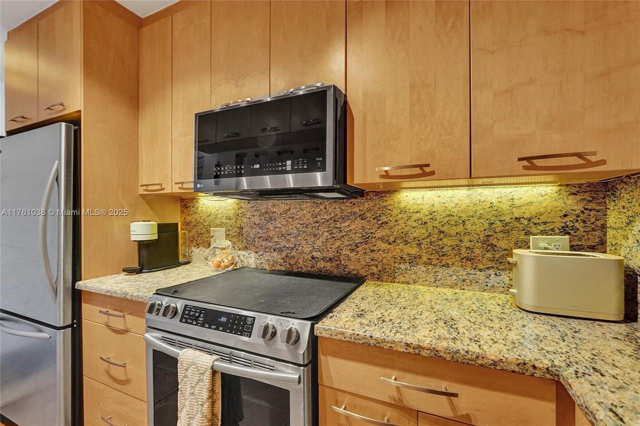 180 Isle Of Venice Dr - Photo 6 of 44