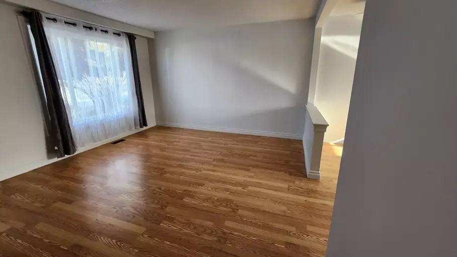 10048 79 Ave - Photo 2 of 11