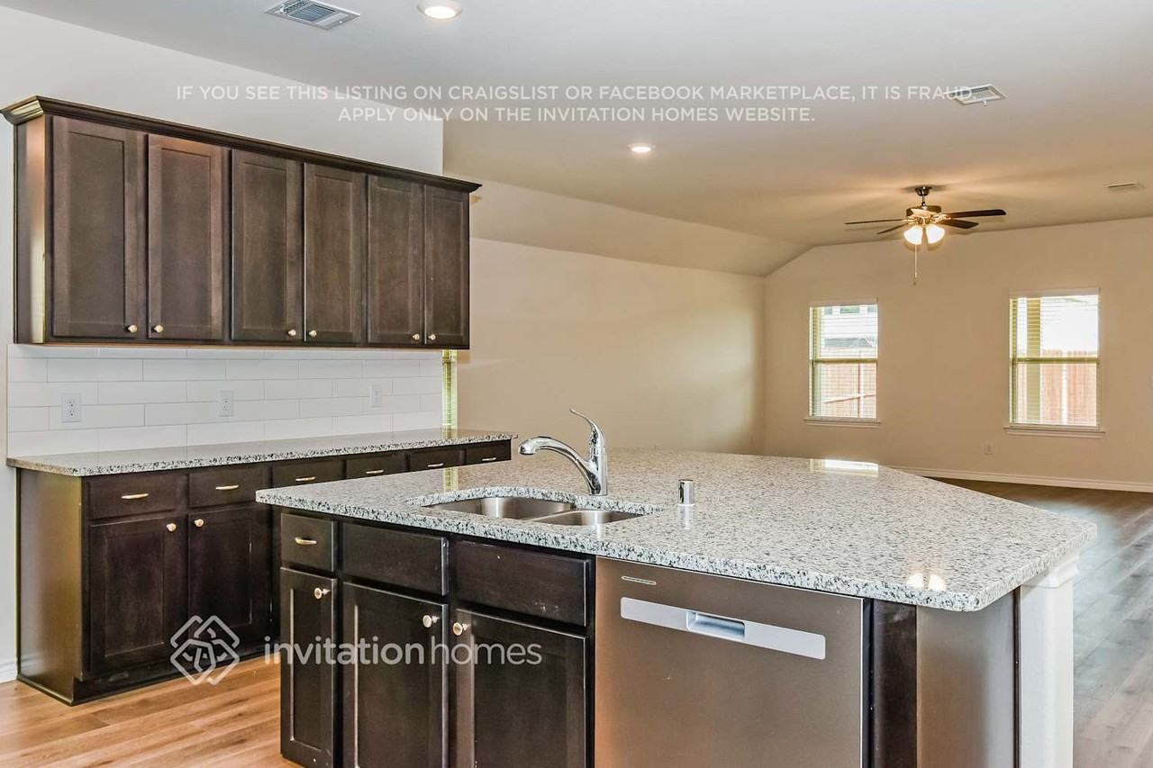 7416 Alfriston Pl - Photo 7 of 17