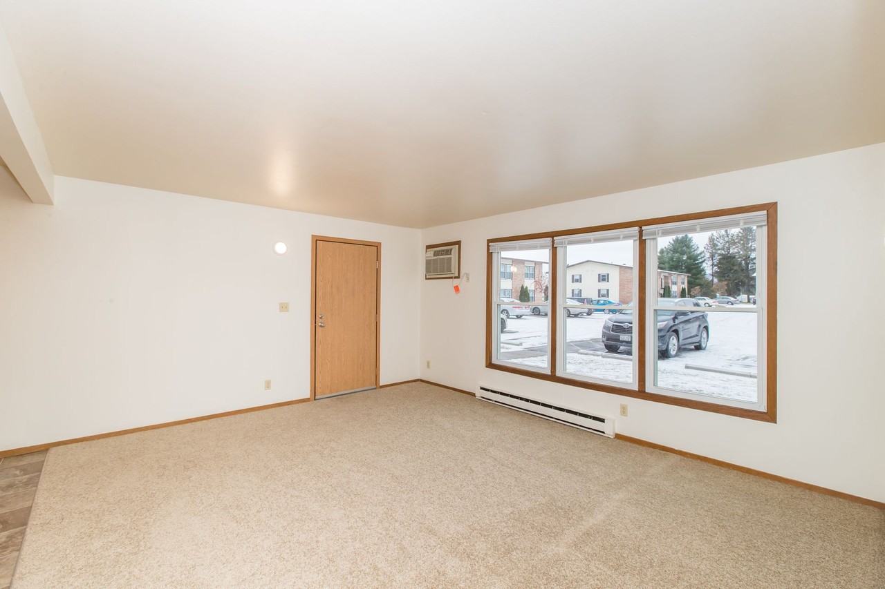 Woodfield Circle - Photo 6 of 36