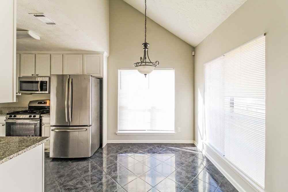 685 Chaseridge Dr - Photo 7 of 17