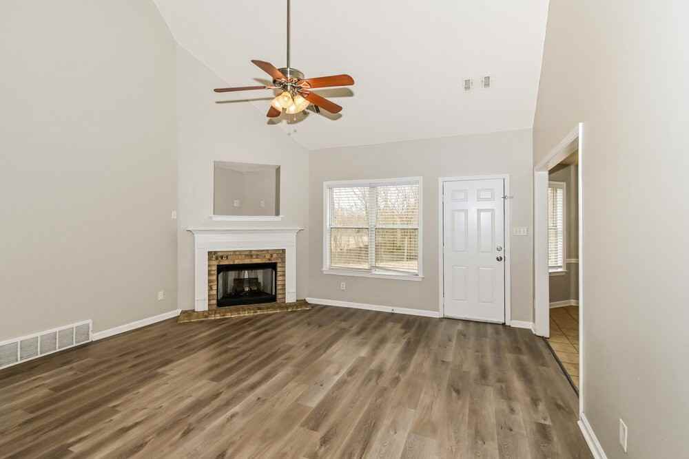 105 Whispering Creek Dr - Photo 4 of 17