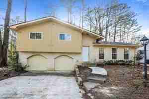 featured image of 3240 Devilla Trce