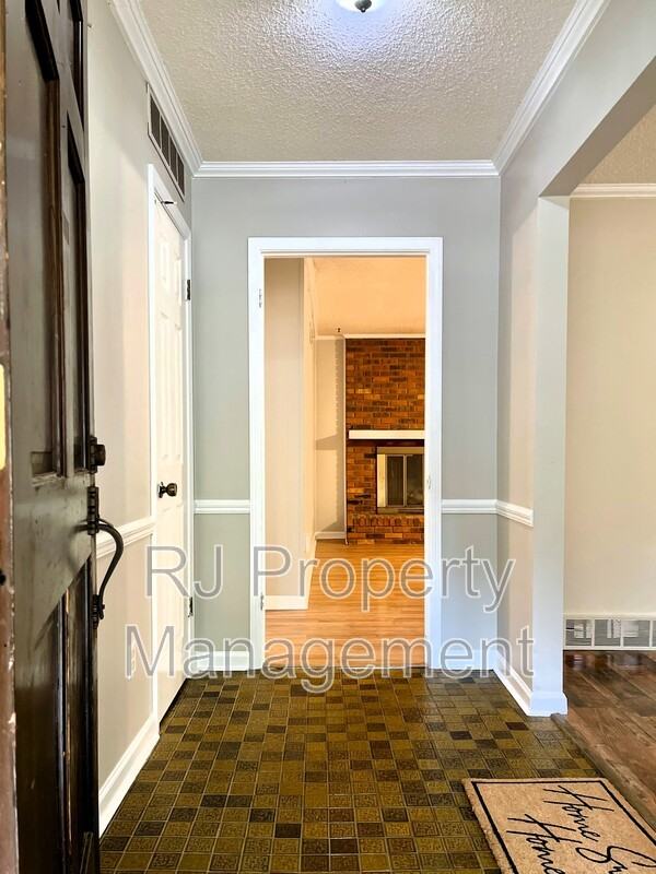 6080 Barrentine Dr - Photo 3 of 35