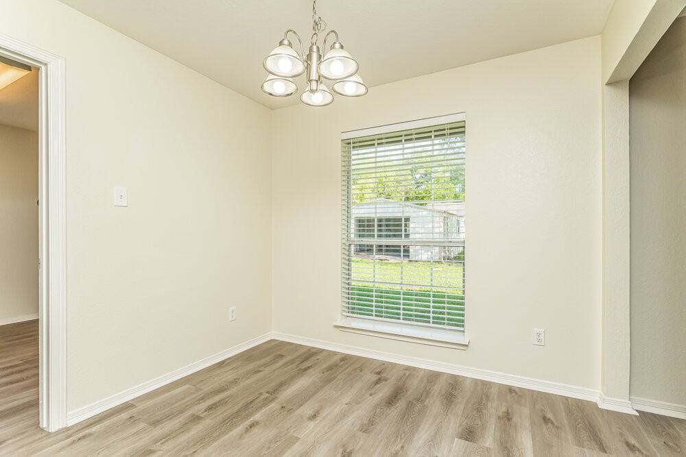 206 E Holly - Photo 4 of 15