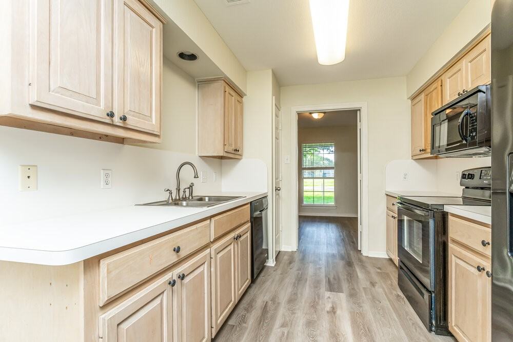 206 E Holly - Photo 5 of 15