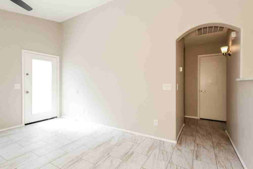 16541 W Moreland St - Photo 3 of 16