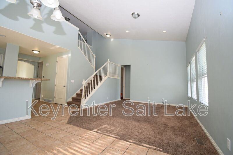 11157 S Broadwick Rd - Photo 2 of 17