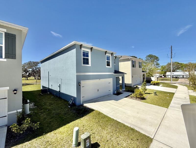 1374 Holodak Dr - Photo 4 of 50