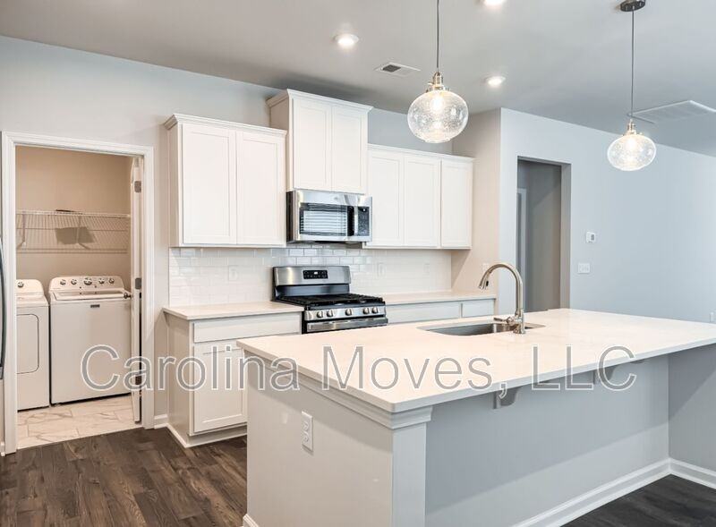 609 Poinsett Bridge Way - Photo 4 of 15