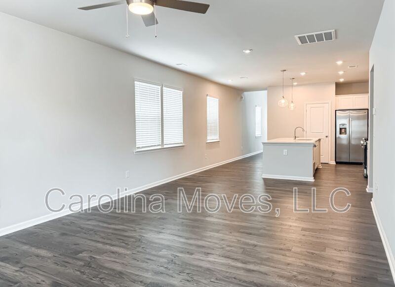 609 Poinsett Bridge Way - Photo 5 of 15