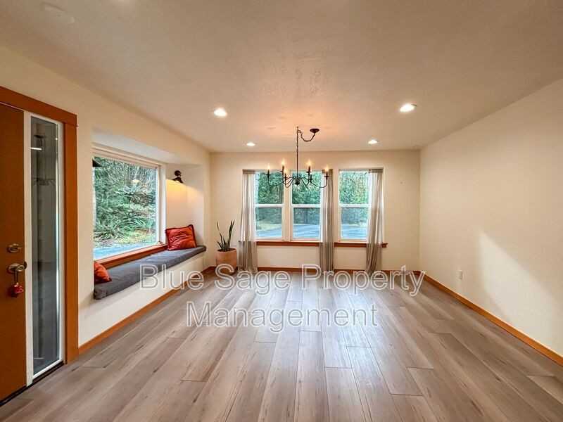 241896 W Us - Photo 3 of 42