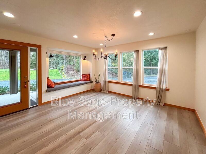 241896 W Us - Photo 4 of 42