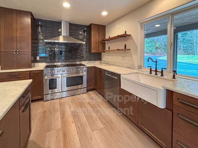 241896 W Us - Photo 6 of 42