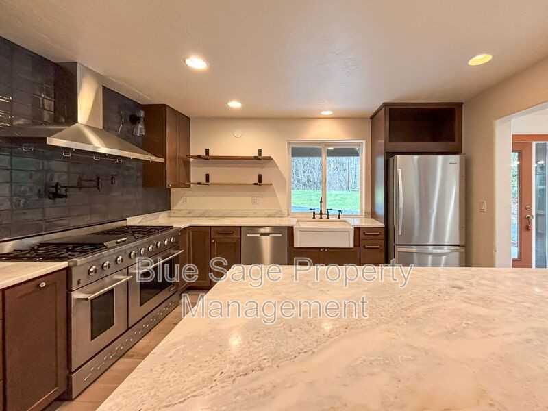 241896 W Us - Photo 5 of 42